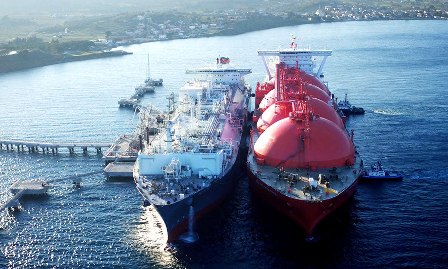 Big Gas Sails Out of Westernport, Into Corio Bay