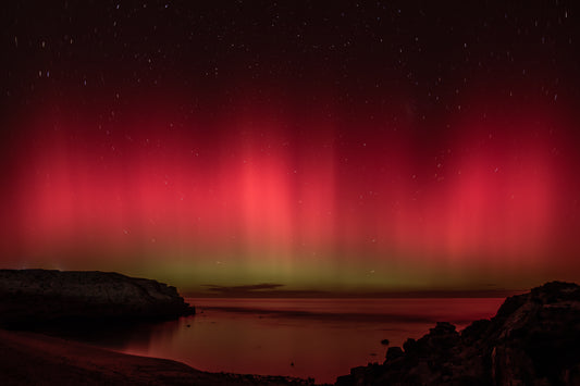 Opening image: The Southern Lights, looking south from Elliston, South Australia. Photo SA Rips 