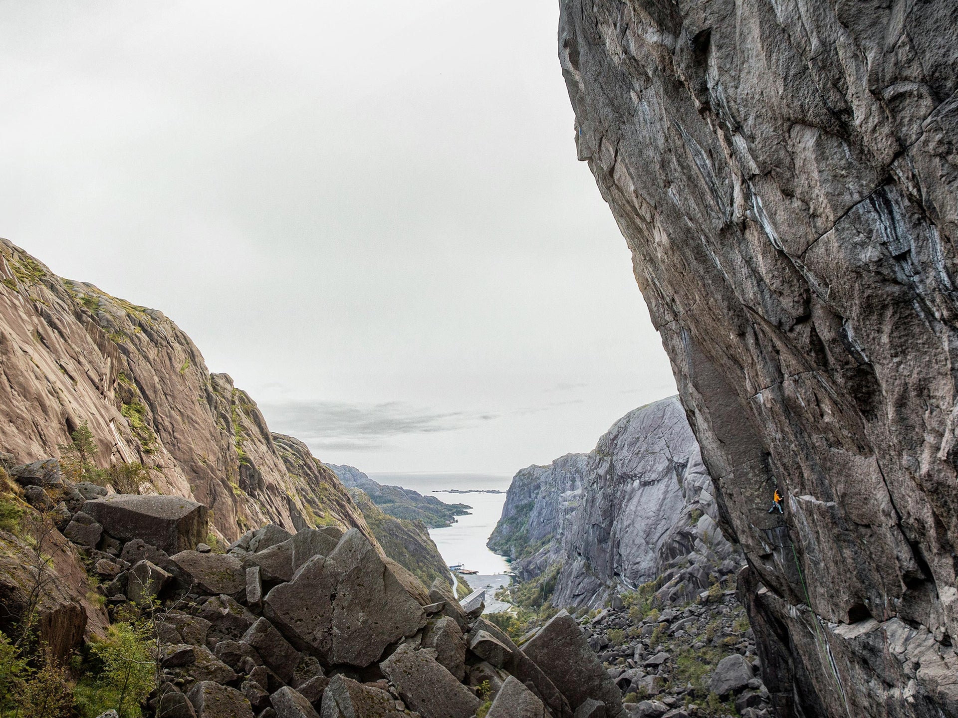 Pete Whittaker stems into a corner midway up Crown Royale for a rare and much-needed rest before embarking on the upper section. Jøssingfjord, Rogaland, Norway.